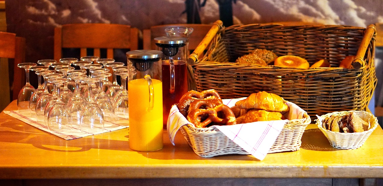Helgfrukost med gårdskänsla